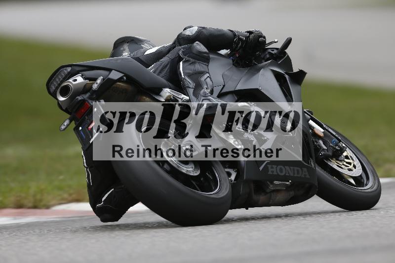 /Archiv-2024/70 16.09.2024 Plüss Moto Sport ADR/Freies Fahren/unklar